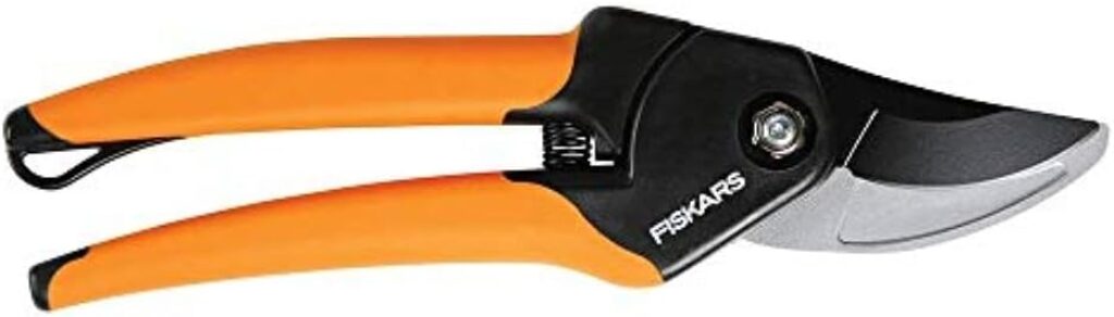 Fiskars Bypass Pruning Shears, 5/8-Inch Cut Capacity Garden Clippers, Gardening Scissors with Sharp, Rust Resistant Steel Blade